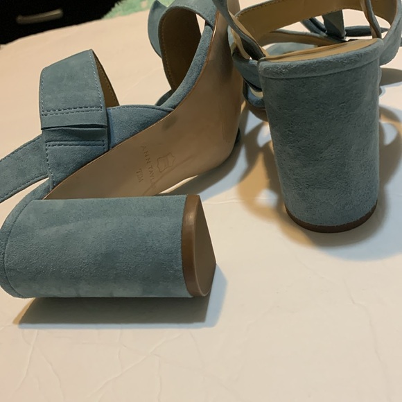 Ann Taylor JOY SUEDE FLOWER HEELED SANDALS IN CHIC SLATE - Picture 7 of 8